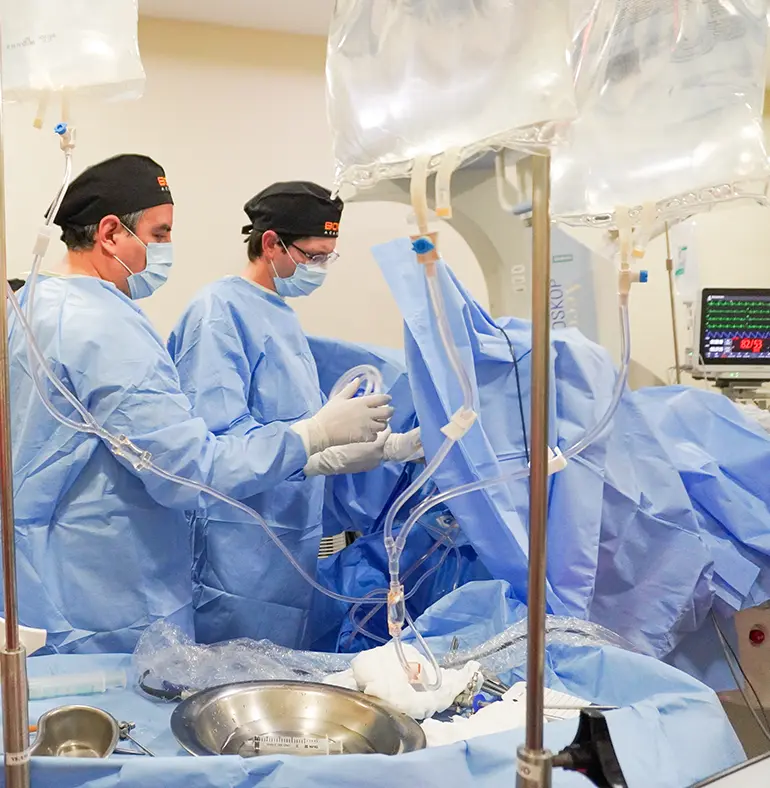 Sala de cirugía equipada para procedimientos HOLEP - Hospital Ángeles Lindavista
